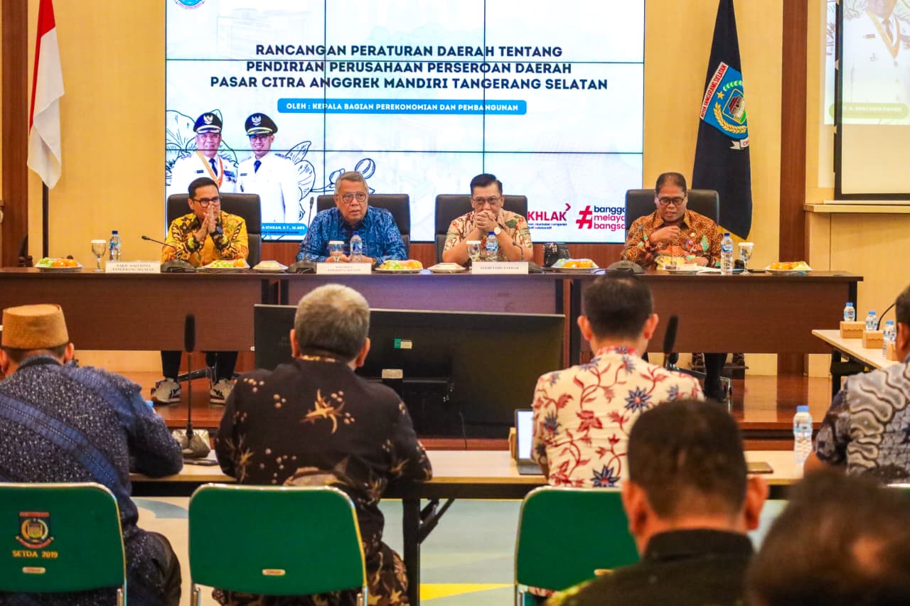 Bagian Perekonomian dan Pembangunan Sekretariat Daerah Kota Tangerang Selatan menyusun Rancangan Peraturan Daerah (Raperda) tentang Pendirian Perusahaan Perseroan Daerah (Perseroda) Pasar Citra Anggrek Mandiri Kota Tangerang Selatan, yang diselenggarakan pada Kamis, 13 Agustus 2026 di Ruang Blandongan Gedung Utama Sekretariat Daerah Kota Tangerang Selatan.