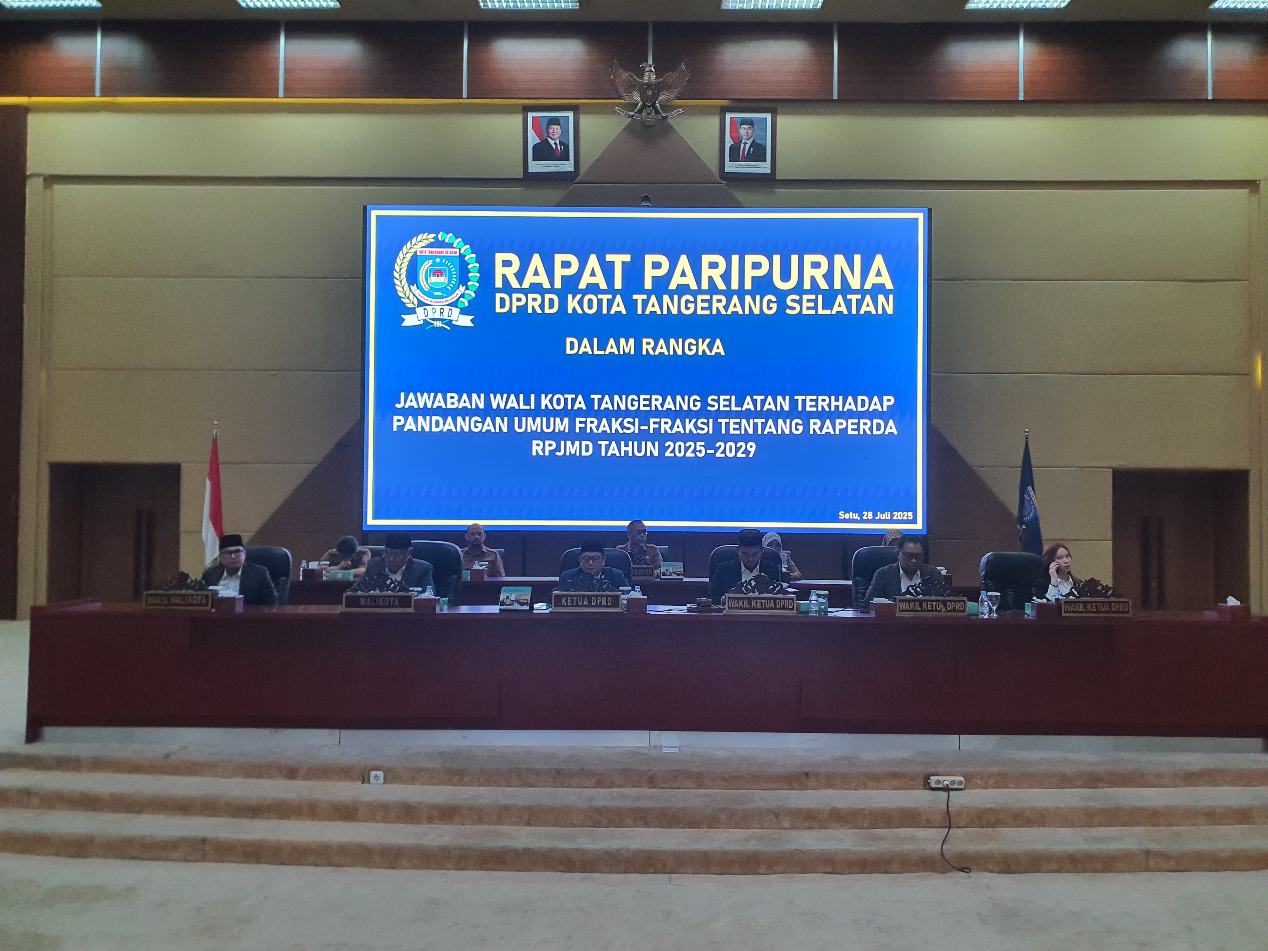 Rapat Paripurna DPRD Kota Tangerang Selatan dalam rangka Jawaban Wali Kota Tangerang Selatan terhadap Pandangan Umum Fraksi-Fraksi tentang Raperda RPJMD Tahun 2025-2029